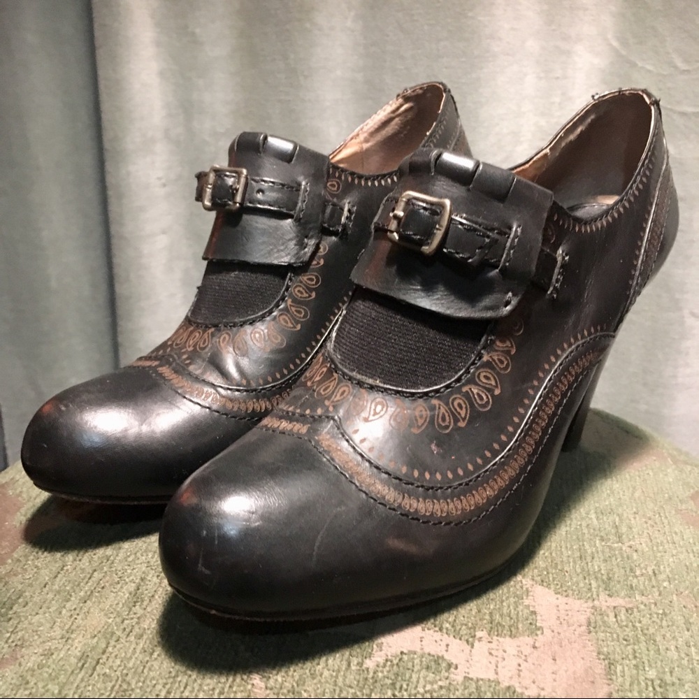 One of a Kind Frye Oxford Heels 7.5